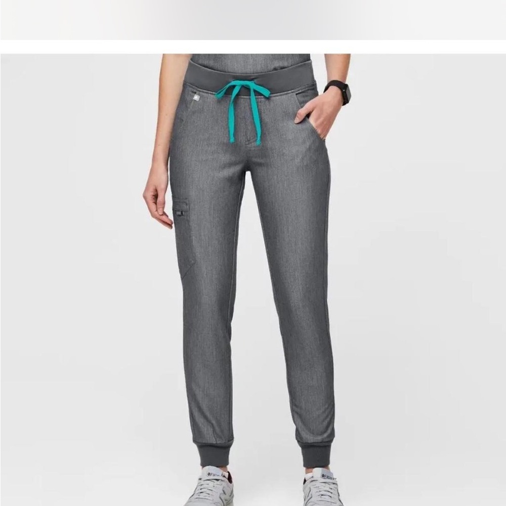 Women’s Grey FIGS technical collection joggers size M